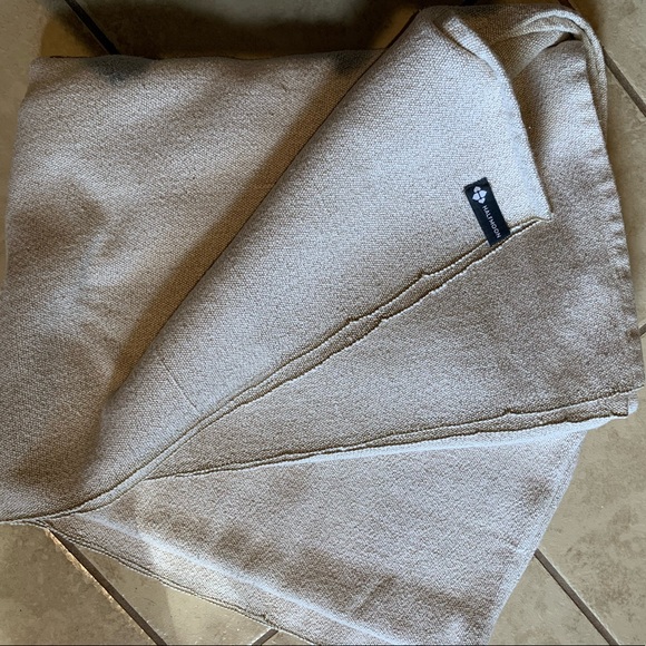 Organic cotton throw by half moon yoga! - Picture 2 of 2